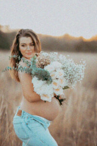 flower jeans maternity session