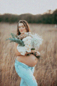flower jeans maternity session