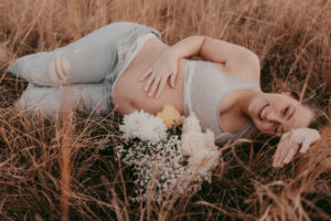 flower jeans maternity session